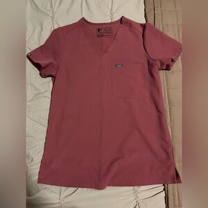 FIGS Women’s Catarina one-Pocket Scrub Top in Rose Quartz